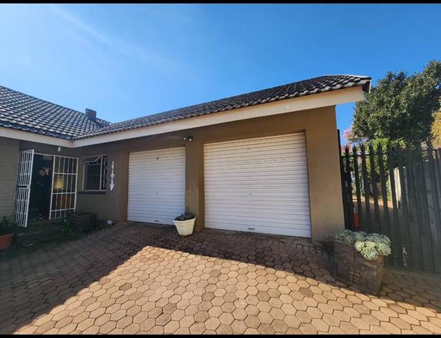 3 BEDROOM HOUSE FOR SALE IN GREENHILLS